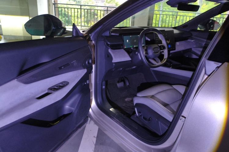 Used Lynk & Co 08 EM-P 2023 220km All-Wheel-Drive Performance Halo Driver Seat