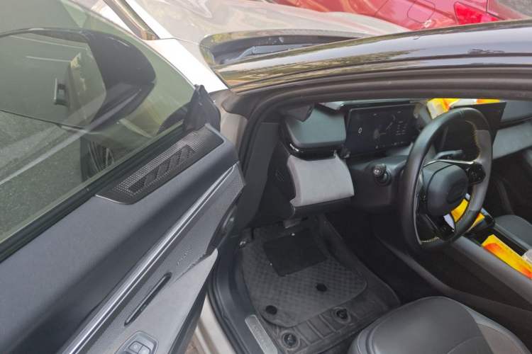 Used Lynk & Co 08 EM-P 2023 120km Long-Range Halo Driver Seat