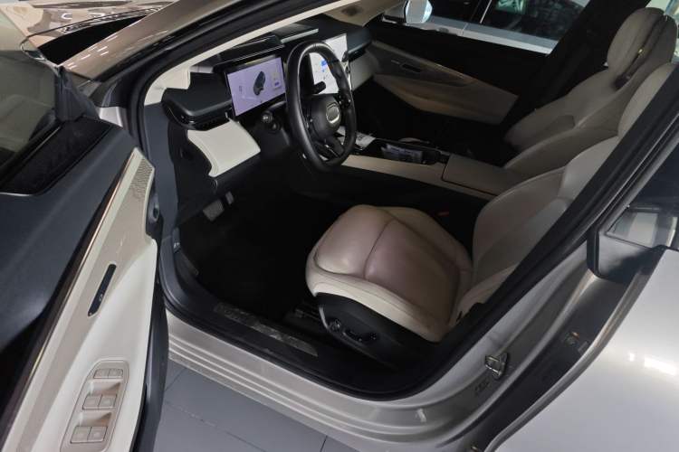 Used Lynk & Co 08 EM-P 2023 245km Ultra-Long Range Halo Driver Seat