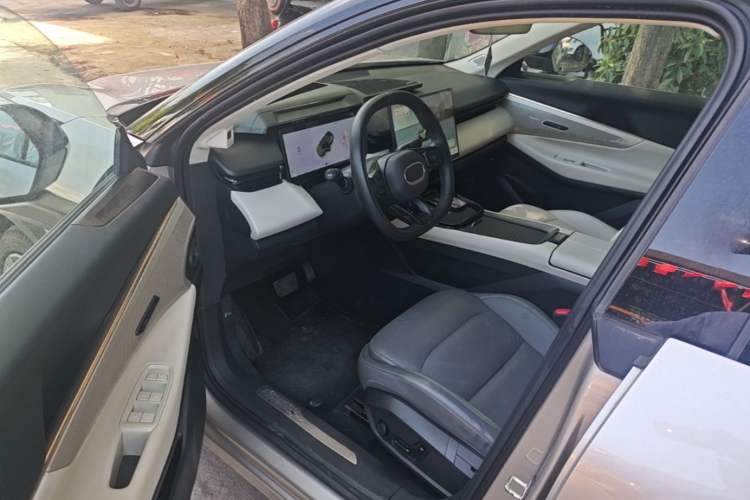 Used Lynk & Co 08 EM-P 2023 220km All-Wheel-Drive Performance Halo Driver Seat