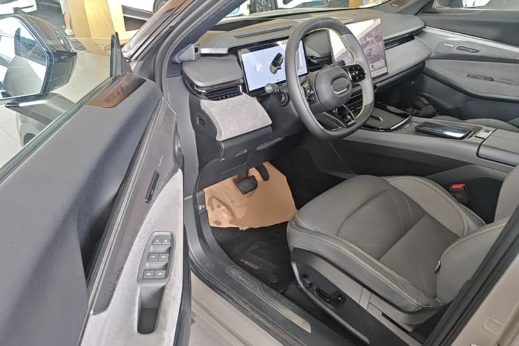 Used Lynk & Co 08 EM-P 2023 120km Long-Range Halo Driver Seat