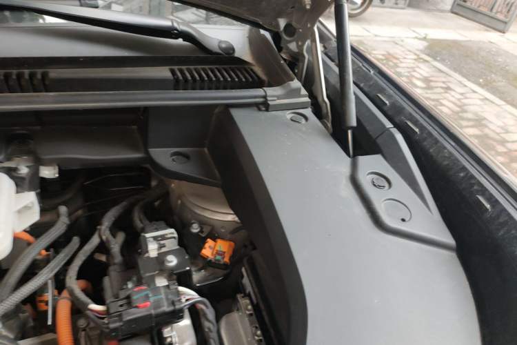Used Lynk & Co 08 EM-P 2023 120km Long-Range Halo Engine Bay Left