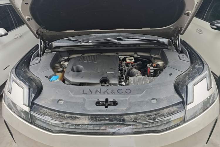 Used Lynk & Co 08 EM-P 2023 220km All-Wheel-Drive Performance Halo Engine Bay