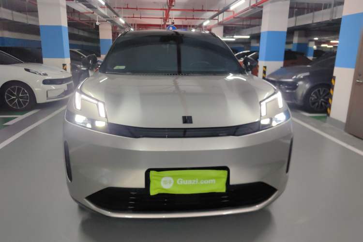 Used Lynk & Co 08 EM-P 2023 120km Long-Range Halo Exterior 1