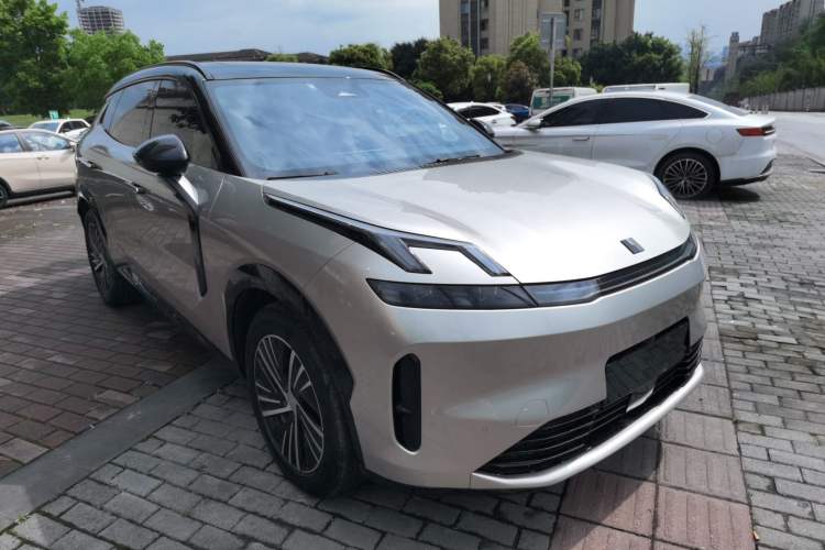 Used Lynk & Co 08 EM-P 2023 120km Long-Range Halo Exterior 1