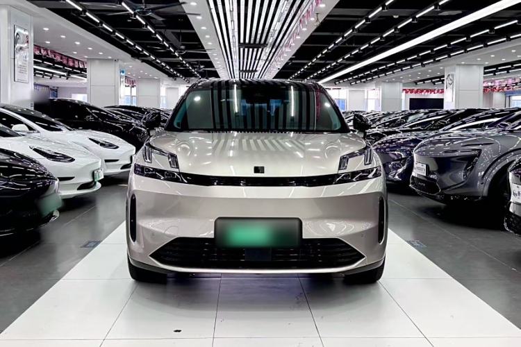 Used Lynk & Co 08 EM-P 2023 245km Ultra-Long Range Halo Exterior 1