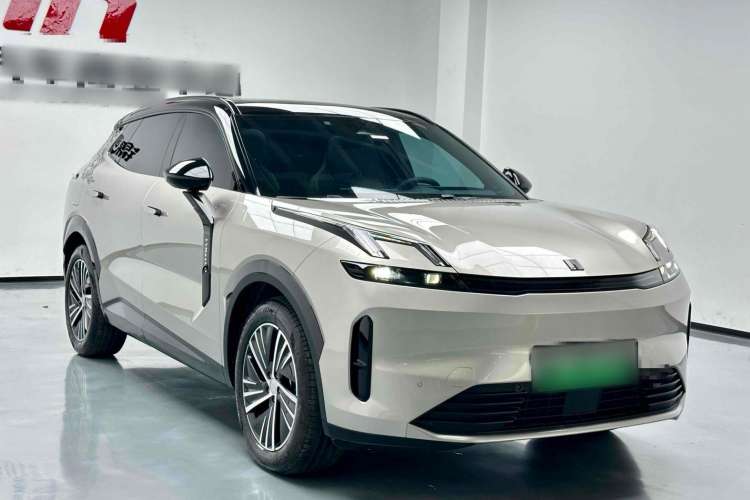 Used Lynk & Co 08 EM-P 2023 120km Long-Range Halo Exterior 1