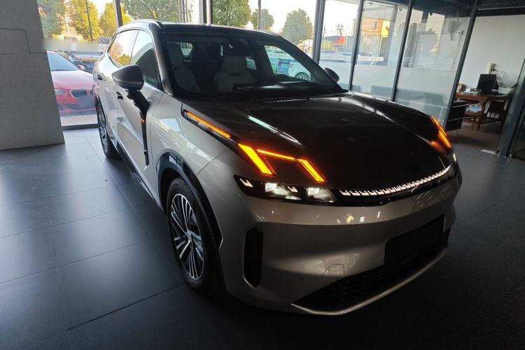 Used Lynk & Co 08 EM-P 2023 245km Ultra-Long Range Halo Exterior 1