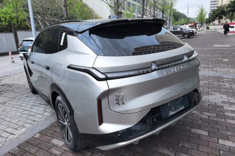 Used Lynk & Co 08 EM-P 2023 120km Long-Range Halo Exterior 2