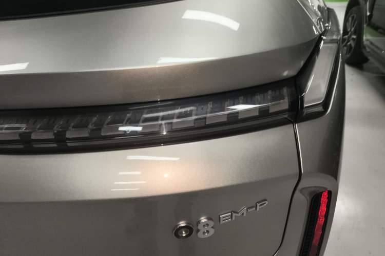 Used Lynk & Co 08 EM-P 2023 120km Long-Range Halo Exterior 2