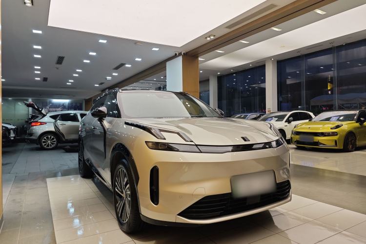 Used Lynk & Co 08 EM-P 2023 120km Long-Range Halo Exterior 2