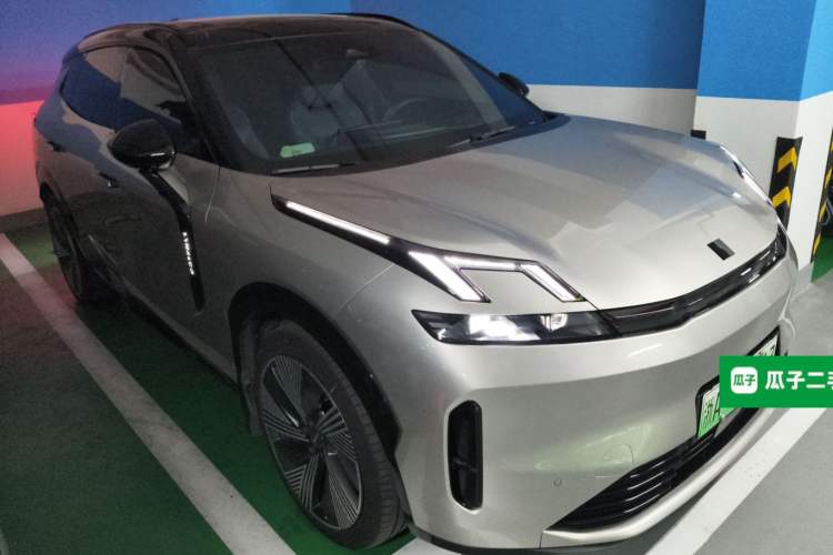 Used Lynk & Co 08 EM-P 2023 120km Long-Range Halo Exterior 2