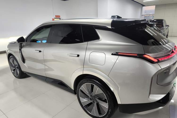 Used Lynk & Co 08 EM-P 2023 245km Ultra-Long Range Halo Exterior 3