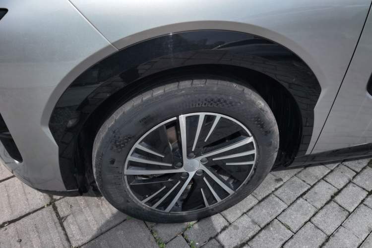 Used Lynk & Co 08 EM-P 2023 120km Long-Range Halo Exterior 4