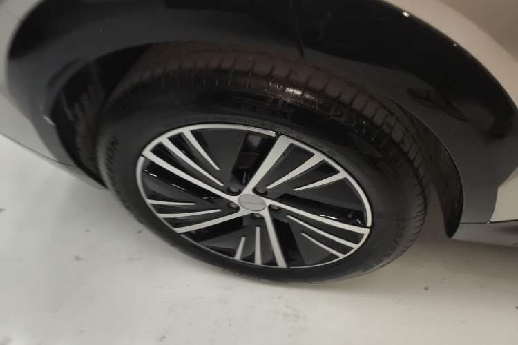 Used Lynk & Co 08 EM-P 2023 120km Long-Range Halo Exterior 4