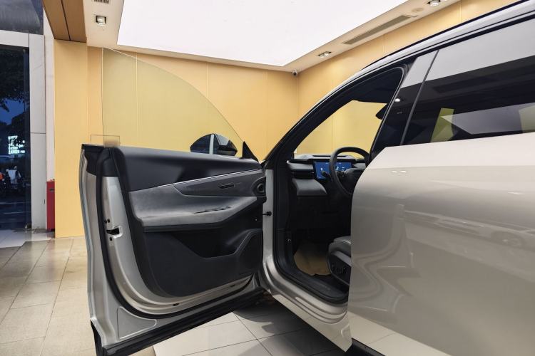 Used Lynk & Co 08 EM-P 2023 120km Long-Range Halo Exterior 4