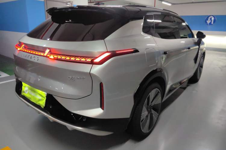 Used Lynk & Co 08 EM-P 2023 120km Long-Range Halo Exterior 5