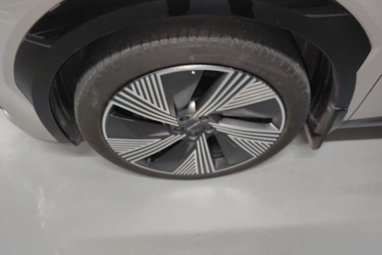 Used Lynk & Co 08 EM-P 2023 120km Long-Range Halo Exterior 7