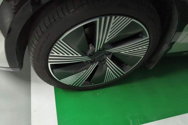 Used Lynk & Co 08 EM-P 2023 120km Long-Range Halo Exterior 7