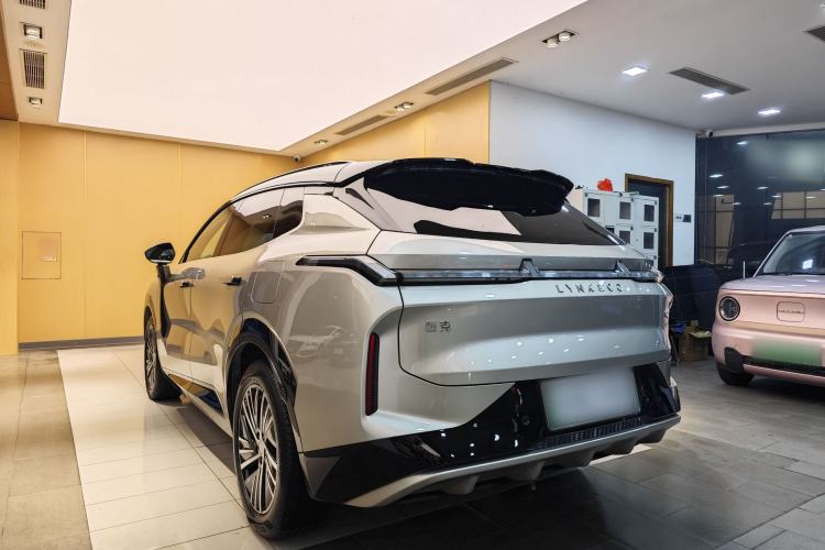 Used Lynk & Co 08 EM-P 2023 120km Long-Range Halo Exterior 9