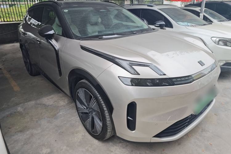 Used Lynk & Co 08 EM-P 2023 220km All-Wheel-Drive Performance Halo Front Right 45 Deg