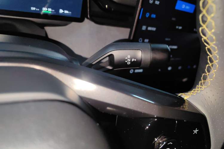 Used Lynk & Co 08 EM-P 2023 120km Long-Range Halo Gear Lever