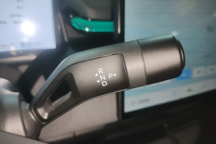 Used Lynk & Co 08 EM-P 2023 245km Ultra-Long Range Halo Gear Lever