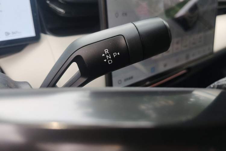 Used Lynk & Co 08 EM-P 2023 245km Ultra-Long Range Halo Gear Lever