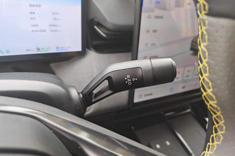 Used Lynk & Co 08 EM-P 2023 120km Long-Range Pro Gear Lever