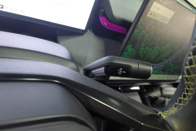 Used Lynk & Co 08 EM-P 2023 245km Ultra-Long Range Halo Gear Lever