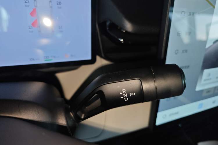 Used Lynk & Co 08 EM-P 2023 245km Ultra-Long Range Halo Gear Lever
