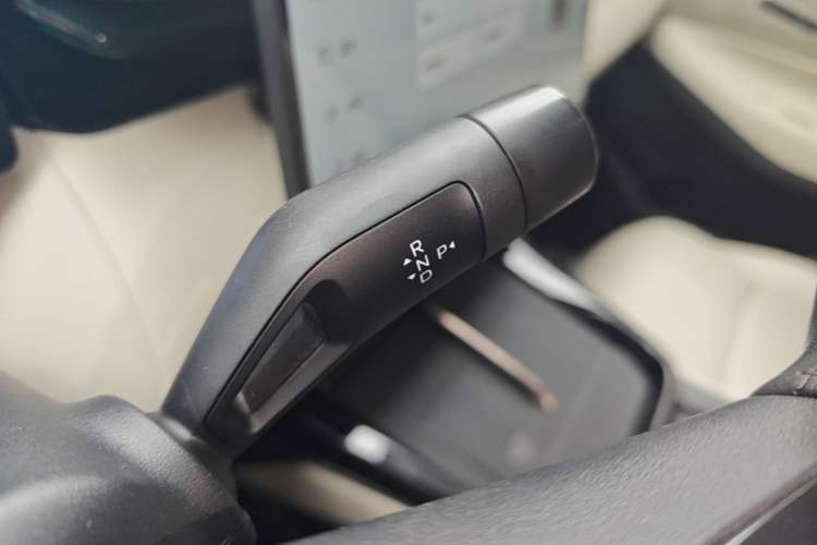 Used Lynk & Co 08 EM-P 2023 220km All-Wheel-Drive Performance Halo Gear Lever