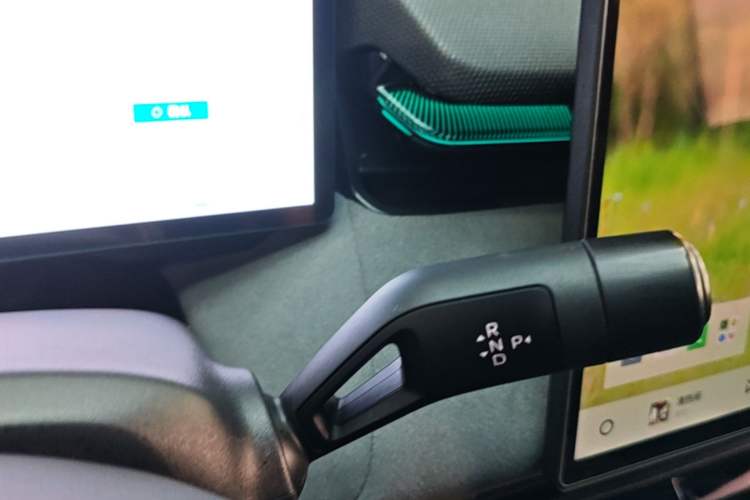Used Lynk & Co 08 EM-P 2023 120km Long-Range Pro Gear Lever