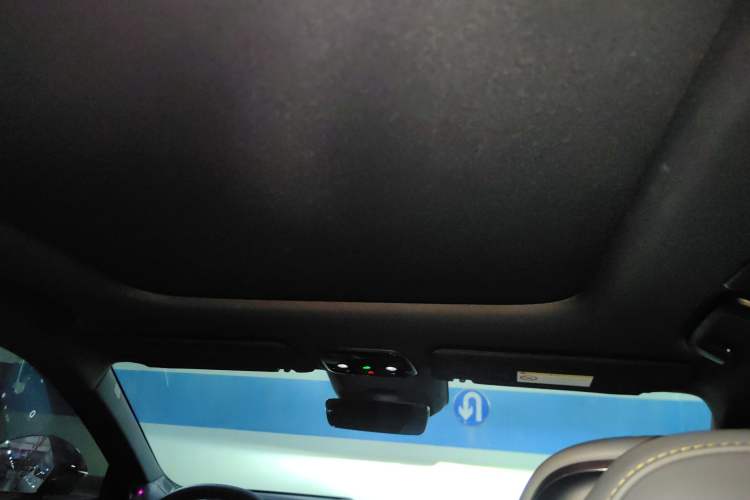 Used Lynk & Co 08 EM-P 2023 120km Long-Range Halo Headliner