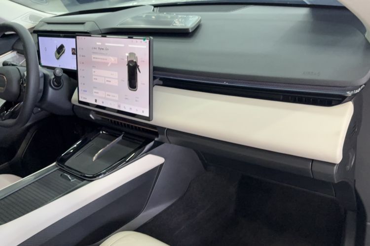 Used Lynk & Co 08 EM-P 2023 245km Ultra-Long Range Halo Headliner