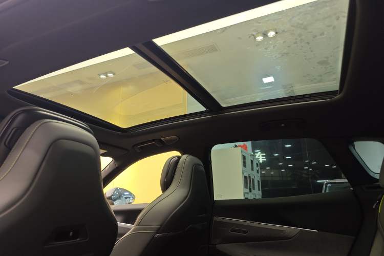 Used Lynk & Co 08 EM-P 2023 120km Long-Range Halo Headliner