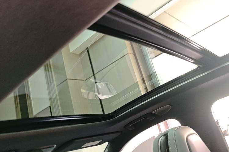 Used Lynk & Co 08 EM-P 2023 120km Long-Range Pro Headliner