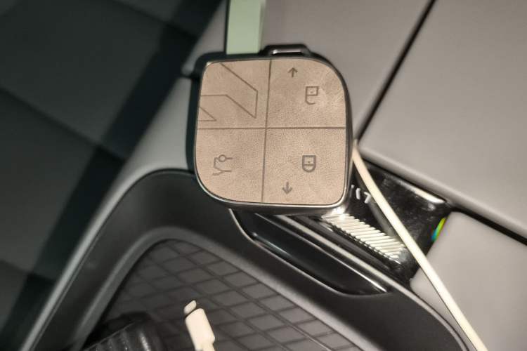 Used Lynk & Co 08 EM-P 2023 120km Long-Range Halo Interior 1