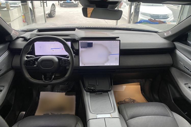 Used Lynk & Co 08 EM-P 2023 245km Ultra-Long Range Halo Interior 1