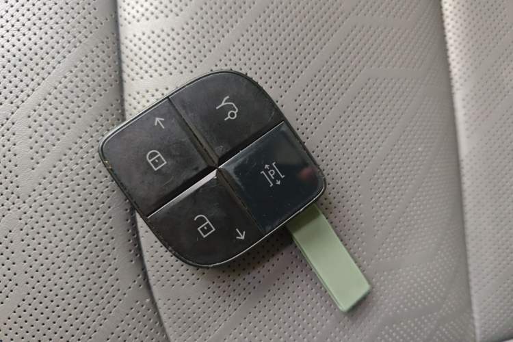Used Lynk & Co 08 EM-P 2023 220km All-Wheel-Drive Performance Halo Interior 1