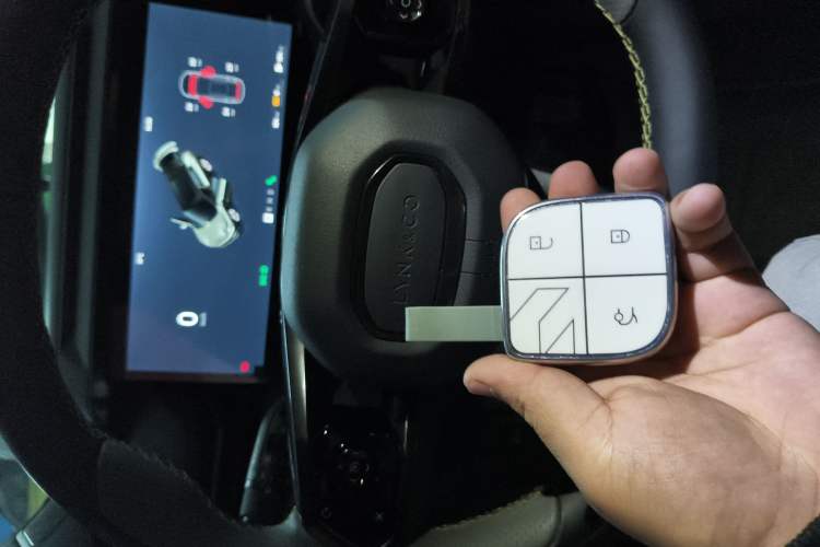 Used Lynk & Co 08 EM-P 2023 120km Long-Range Halo Interior 1