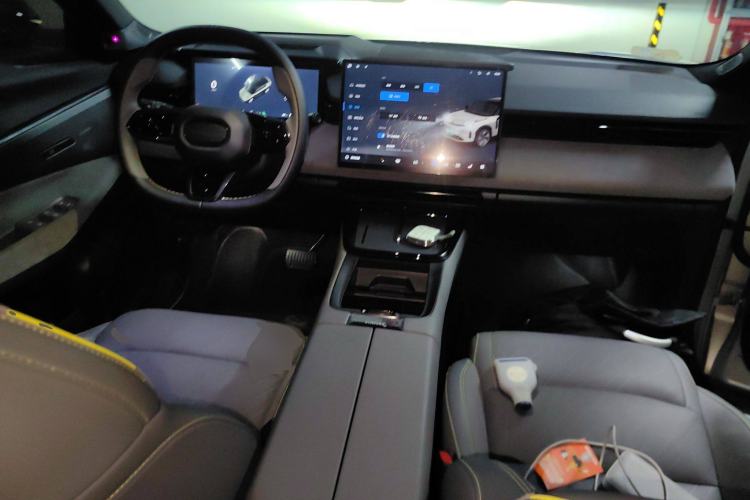 Used Lynk & Co 08 EM-P 2023 120km Long-Range Halo Interior 2