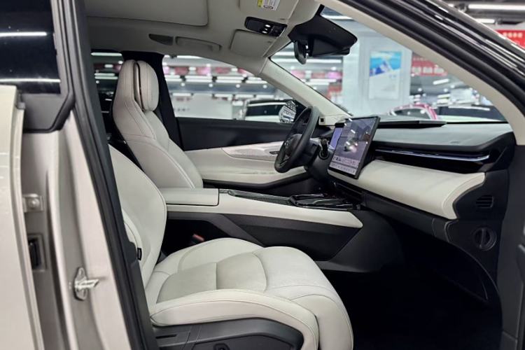 Used Lynk & Co 08 EM-P 2023 245km Ultra-Long Range Halo Interior 2