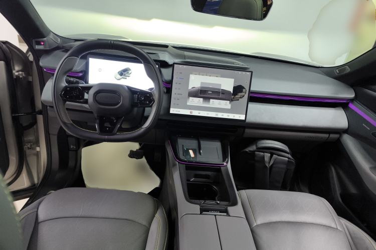 Used Lynk & Co 08 EM-P 2023 245km Ultra-Long Range Halo Interior 2