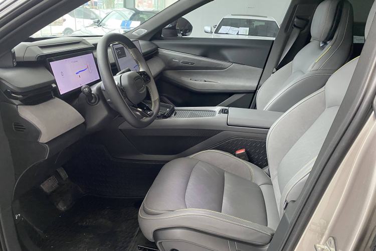 Used Lynk & Co 08 EM-P 2023 245km Ultra-Long Range Halo Interior 2