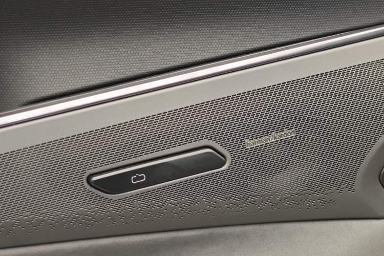 Used Lynk & Co 08 EM-P 2023 120km Long-Range Halo Interior 2