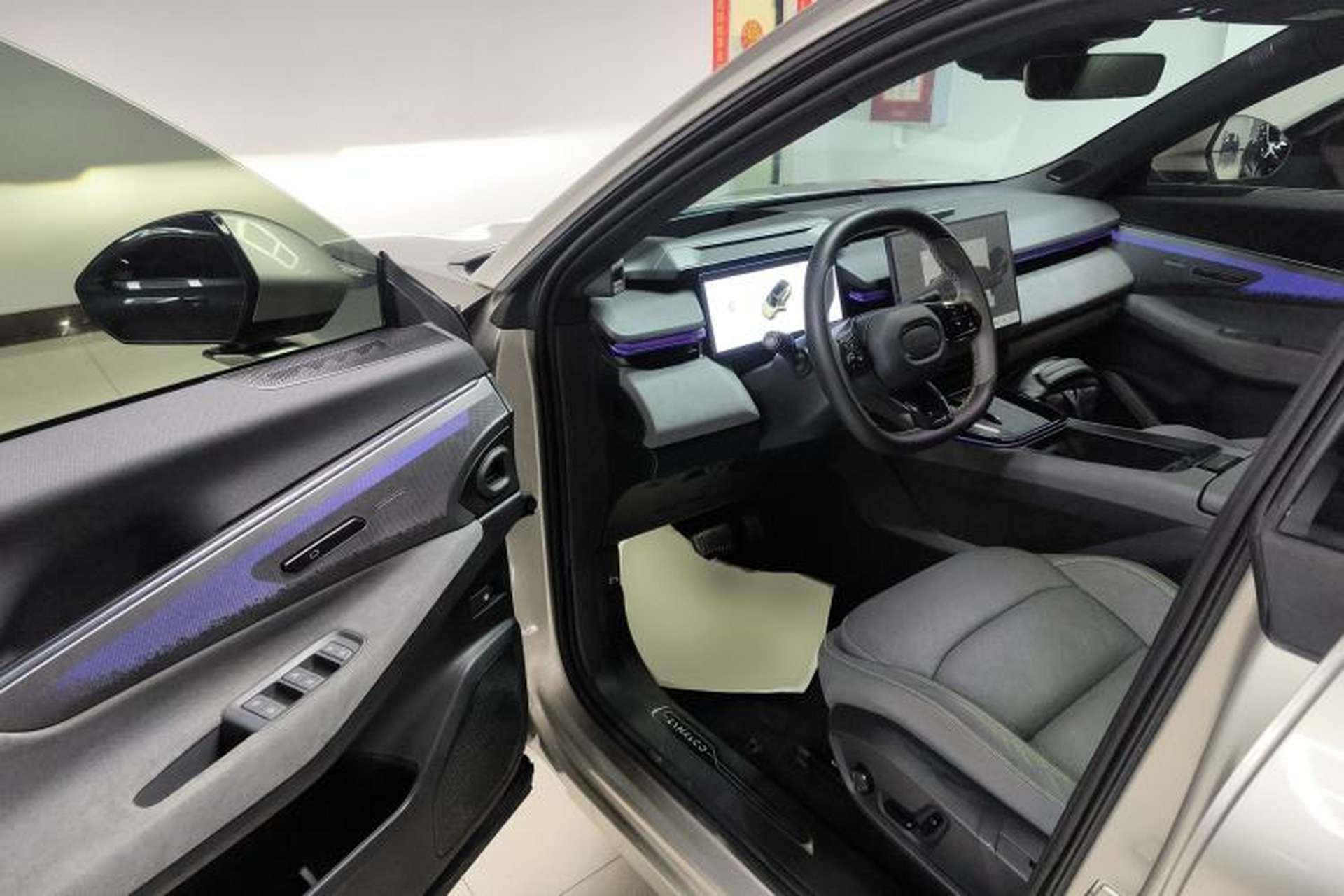 Used Lynk & Co 08 EM-P 2023 245km Ultra-Long Range Halo Interior 3