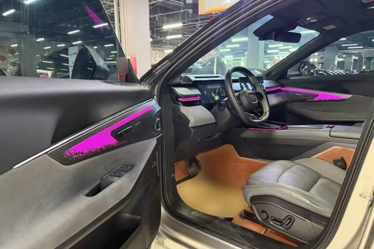 Used Lynk & Co 08 EM-P 2023 245km Ultra-Long Range Halo Interior 3