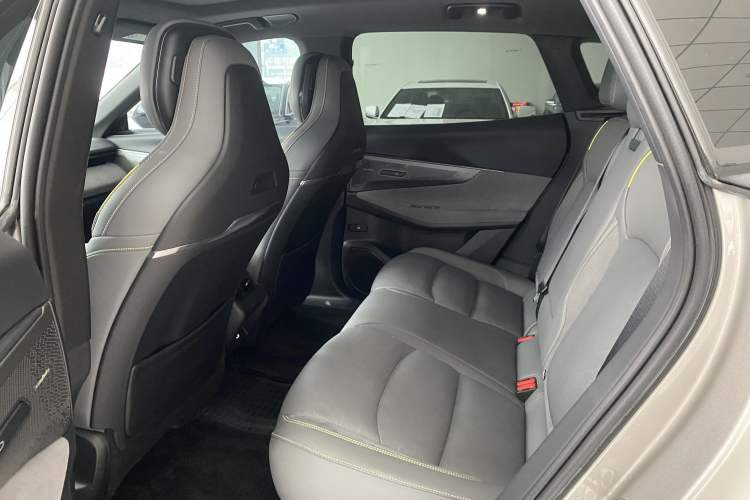 Used Lynk & Co 08 EM-P 2023 245km Ultra-Long Range Halo Interior 3