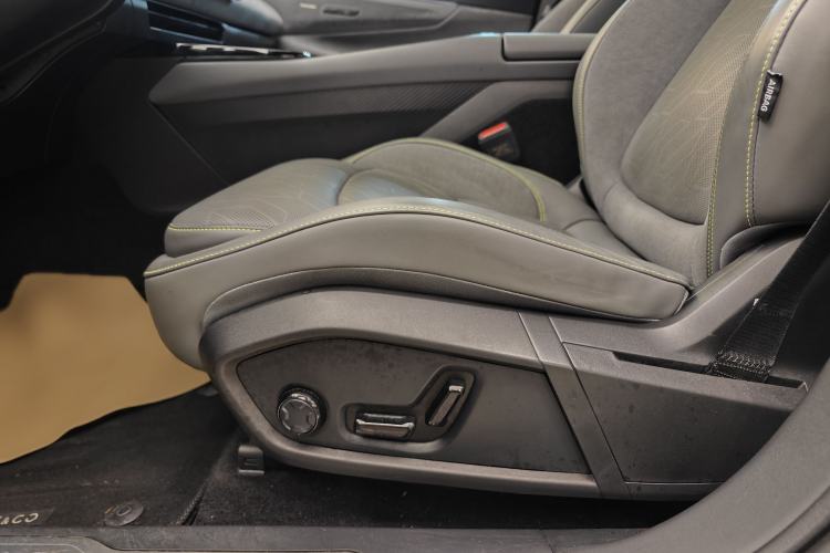 Used Lynk & Co 08 EM-P 2023 120km Long-Range Halo Interior 4